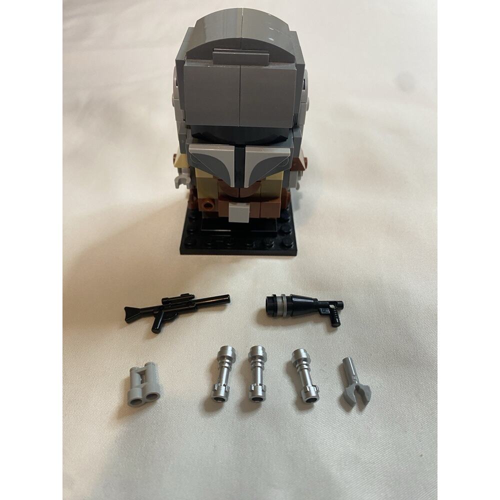 LEGO Star Wars BrickHeadz 75317 The Mandalorian Figure Assembled w/ Accessories - Picture 12 of 15